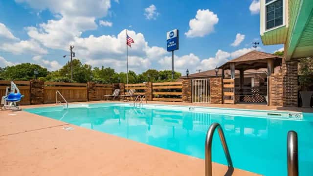 Best Western Inn — guest room