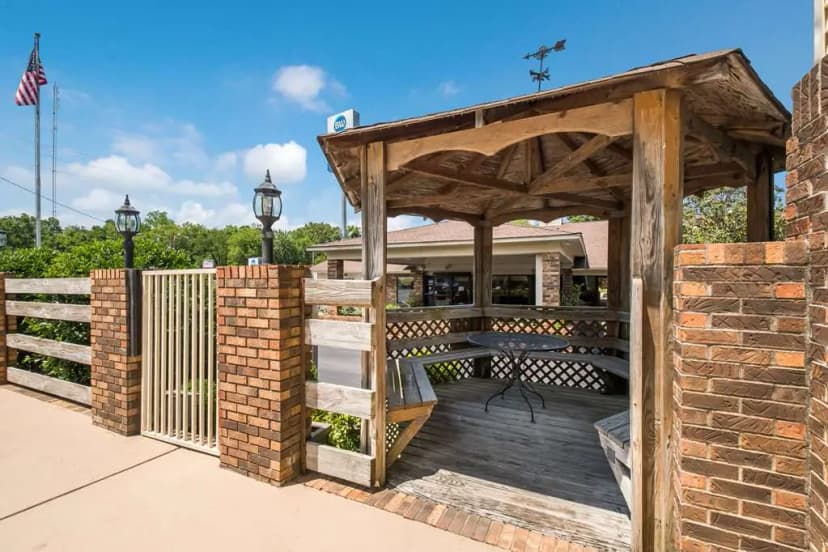 Hotels with jacuzzi in room in Winchester