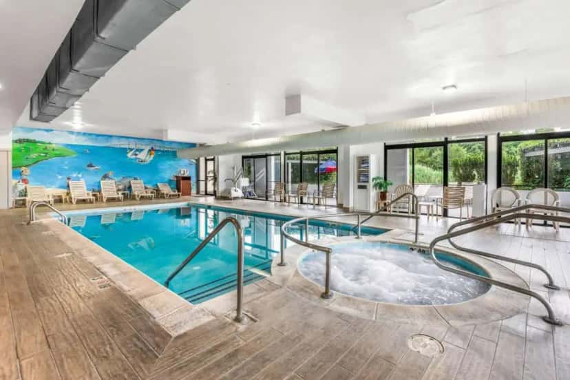 In-room hot tub at Best Western Kent Narrows Inn in Grasonville, MD