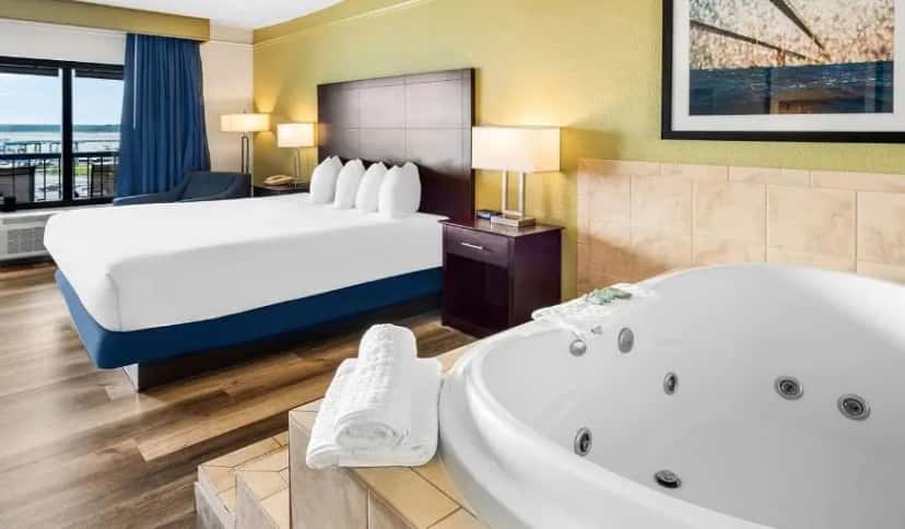 In-room hot tub at Best Western Kent Narrows Inn in Grasonville, MD