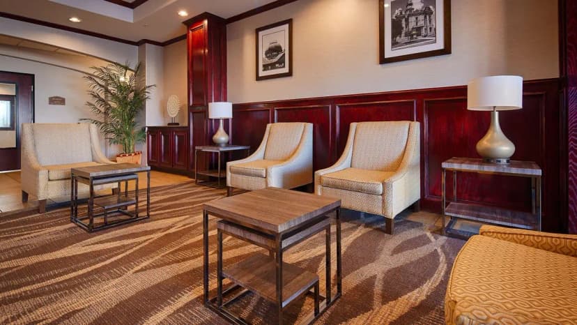 Hotels with jacuzzi in room in Lockhart