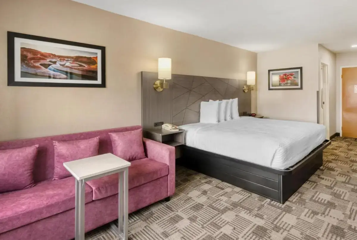 In-room hot tub at Best Western Louisville South / Shepherdsville in Shepherdsville, KY