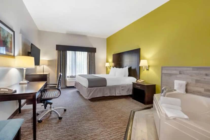 Private in-room jacuzzi tub in the King Bed Room with Spa Bath at Best Western Magnolia Inn And Suites