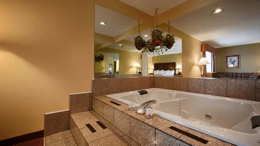 In-room jacuzzi tub at Best Western Muncie in Muncie, IN