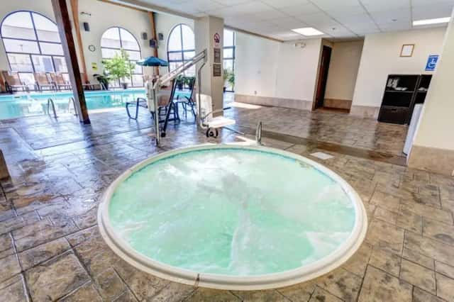 Private in-room hot tub at Best Western Music Capital Inn