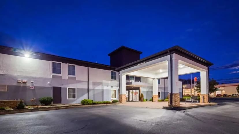 Hotels with jacuzzi in room in North Attleboro