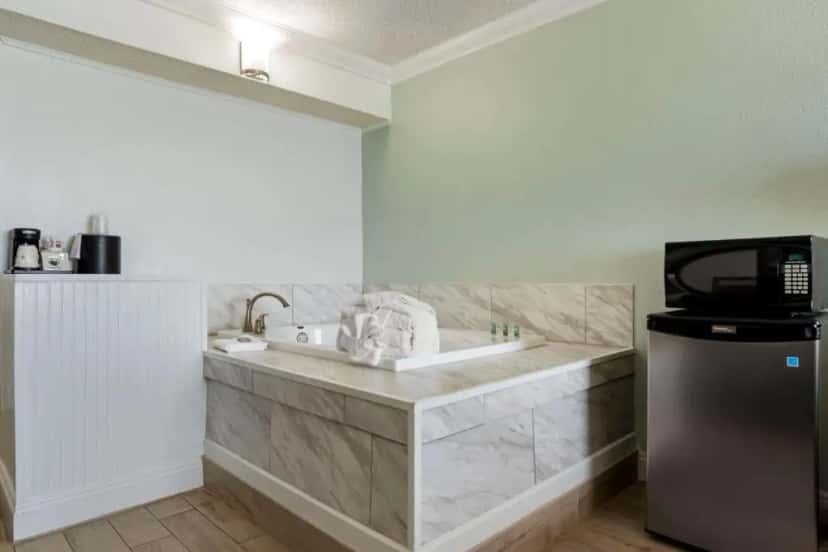 In-room hot tub at Best Western On The Beach in Gulf Shores, AL