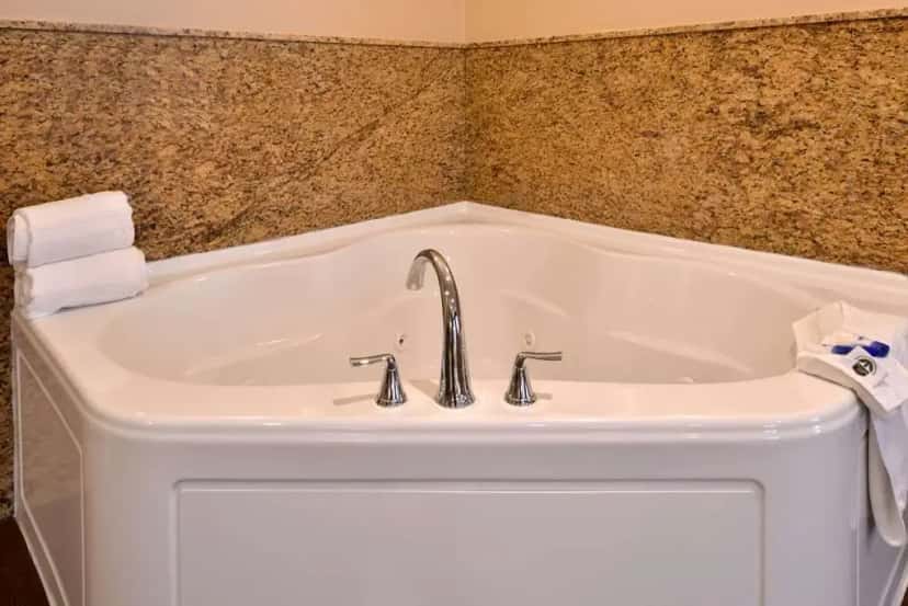 In-room hot tub at Best Western Oxnard Inn in Oxnard, CA