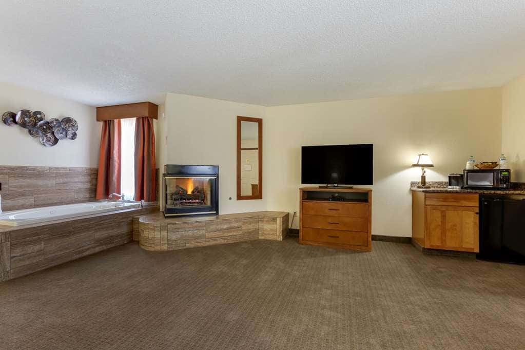 Private in-room jacuzzi at Best Western Paint Pony Lodge