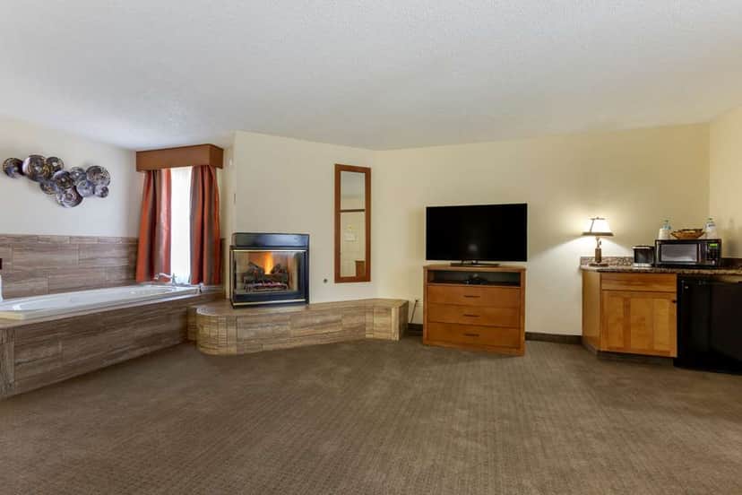 Private in-room jacuzzi at Best Western Paint Pony Lodge