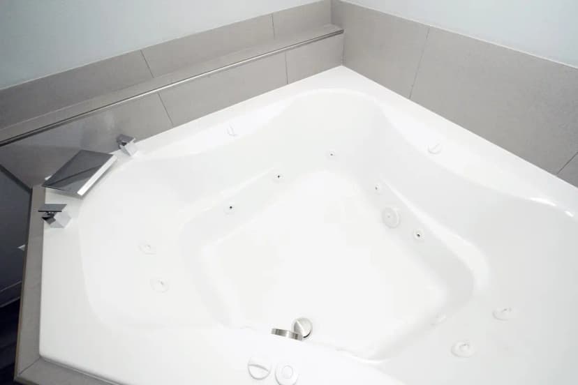 Hotels with jacuzzi in room in Paramus