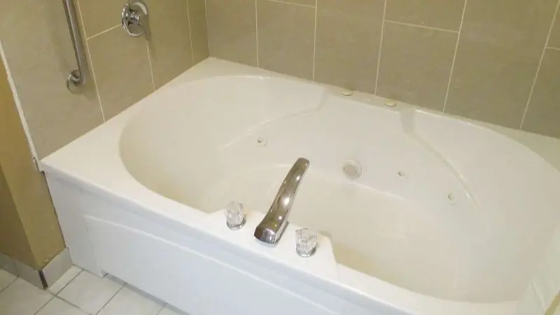 In-room hot tub at Best Western Plaza Hotel Saugatuck in Saugatuck, MI