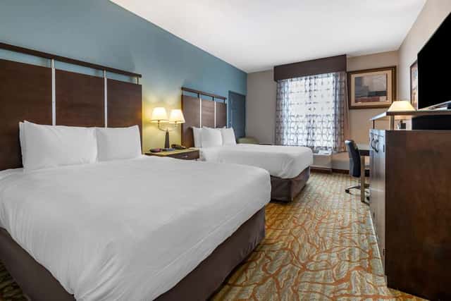 Best Western Plus Bradenton Gateway Hotel — guest room