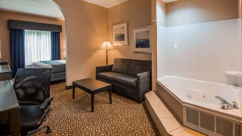In-room hot tub at Best Western Plus Bradenton Hotel & Suites in Bradenton, FL