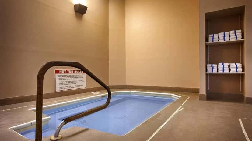 In-room hot tub at Best Western Plus Brandywine Inn & Suites in Monticello, IN