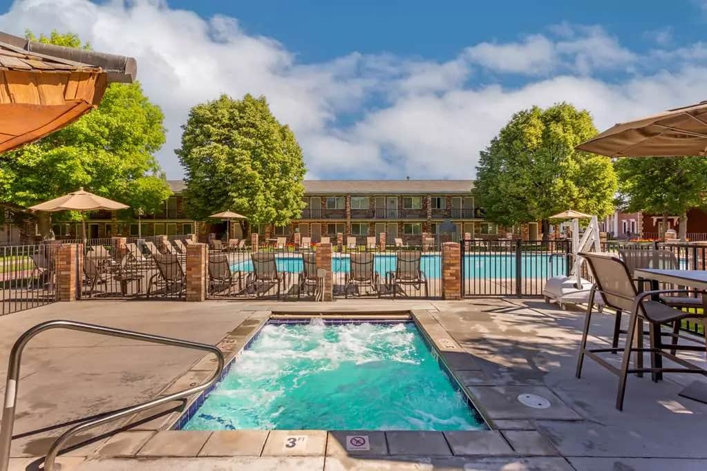 Shared outdoor hot tub at Best Western Plus Burley Inn & Convention Center