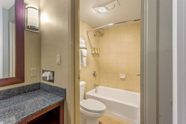 Deep soaking bathtub