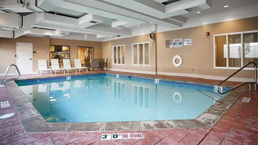 Best Western Plus Canyon Pines — pool