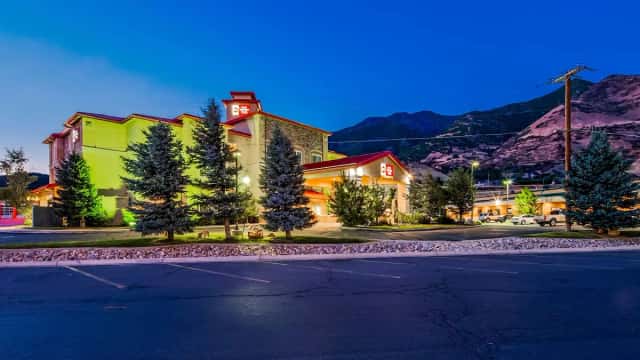 Best Western Plus Canyon Pines — guest room
