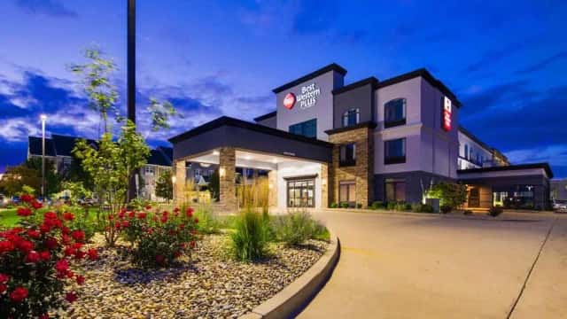 Best Western Plus Champaign Urbana Inn — guest room