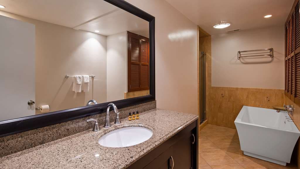 Best Western Plus Coastline Inn