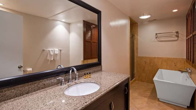 Deep soaking bathtub