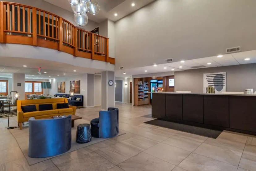 Hotels with jacuzzi in room in Dalton