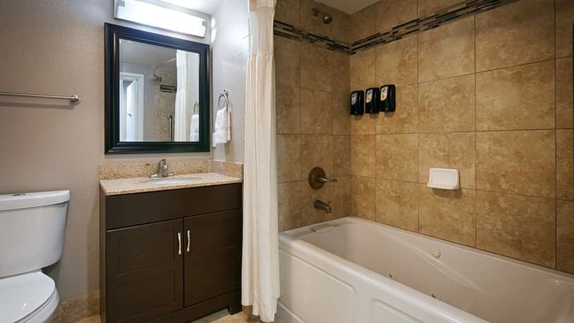 Hotels with jacuzzi in room in Hemet
