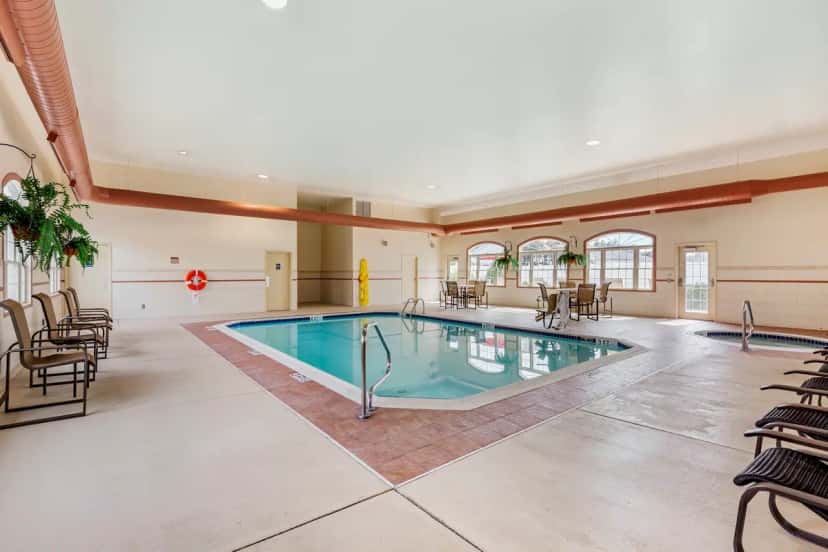 Shared indoor hot tub at Best Western Plus Dutch Haus Inn & Suites in Columbiana, OH