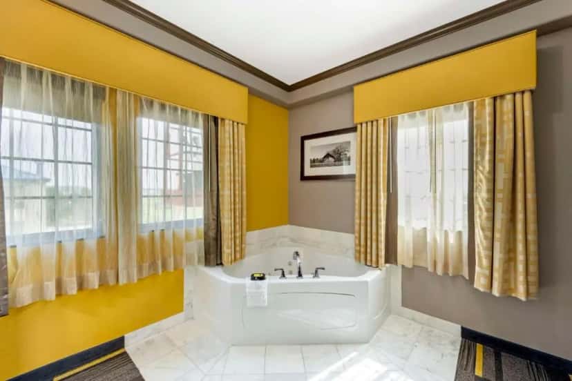 In-room hot tub at Best Western Plus Emerald Inn & Suites in Garden City, KS