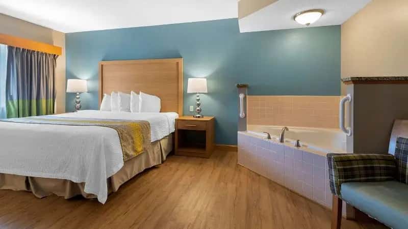 In-room hot tub at Best Western Plus Executive Court Inn & Conference Center in Manchester, NH
