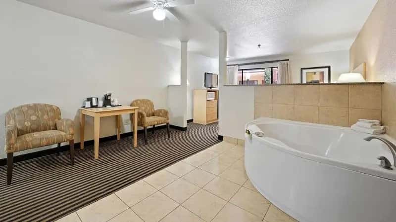 In-room hot tub at Best Western Plus Executive Inn & Suites in Manteca, CA