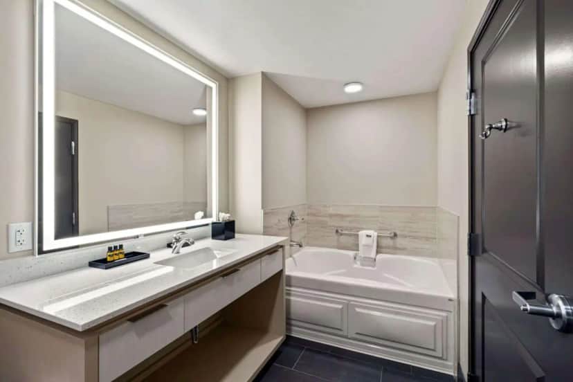 Private in-room jacuzzi tub in the King Suite with Jetted Tub - Non-Smoking at Best Western Plus Fillmore Inn & Suites