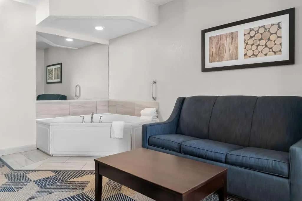 Private in-room jacuzzi tub in the King Suite with Spa Bath at Best Western Plus Flint Airport Inn & Suites