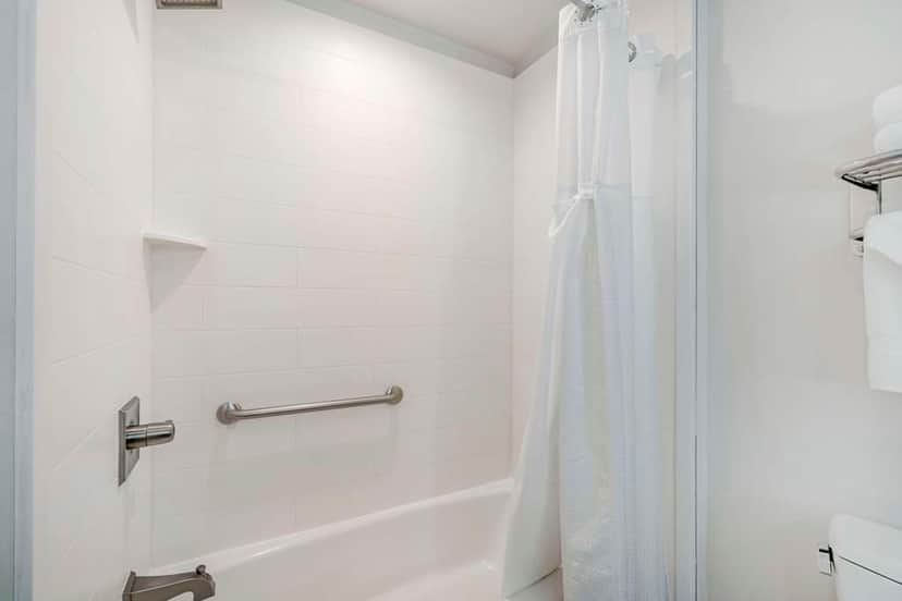 Deep soaking bathtub at Best Western Plus Gardena Inn & Suites