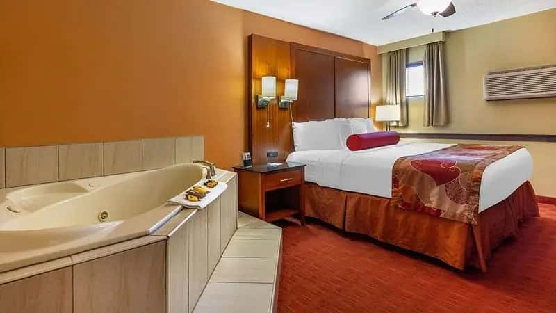 In-room hot tub at Best Western Plus Georgetown Corporate Center Hotel in Georgetown, KY
