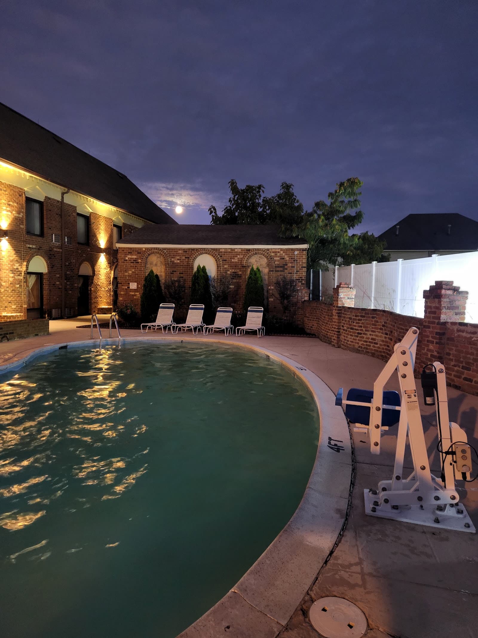 Best Western Plus Governor's Inn