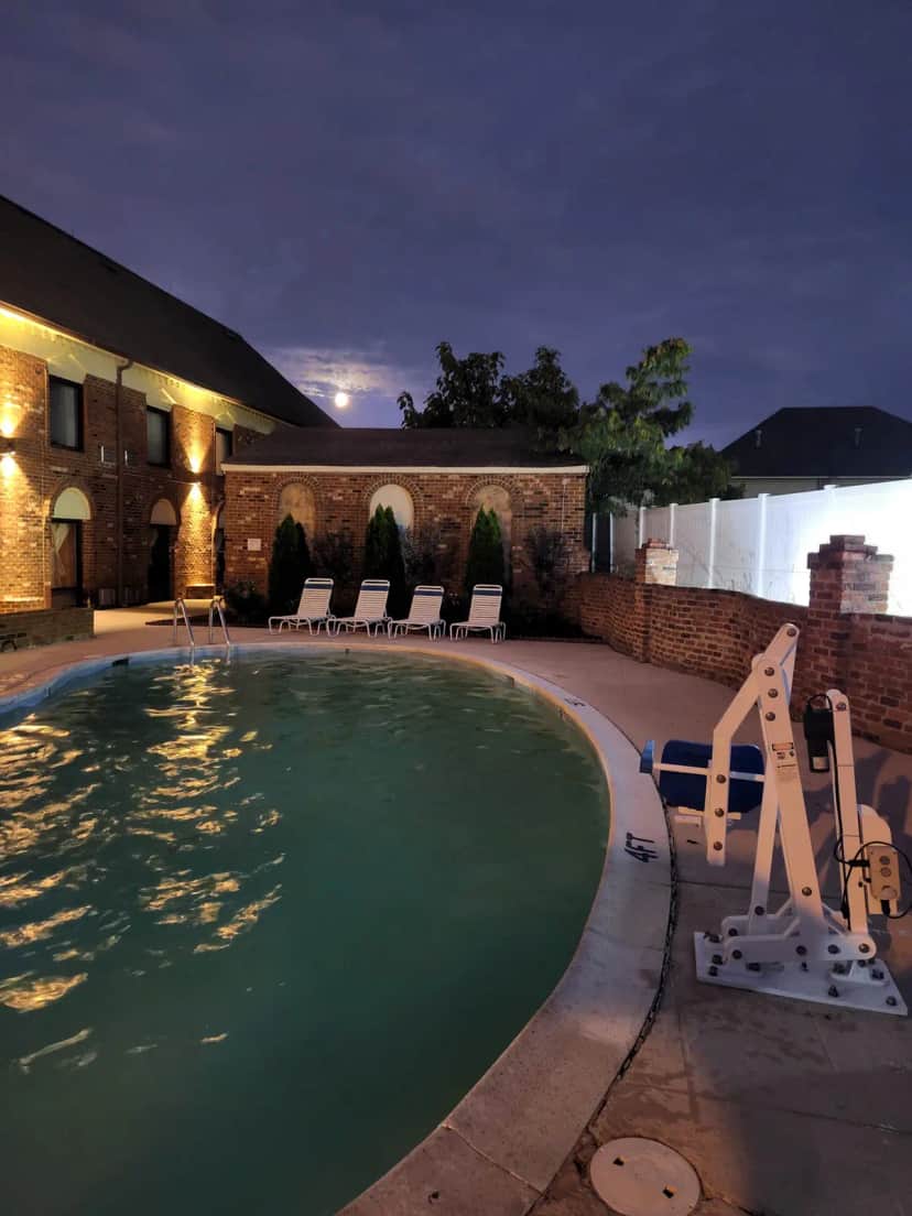Shared outdoor hot tub at Best Western Plus Governor's Inn
