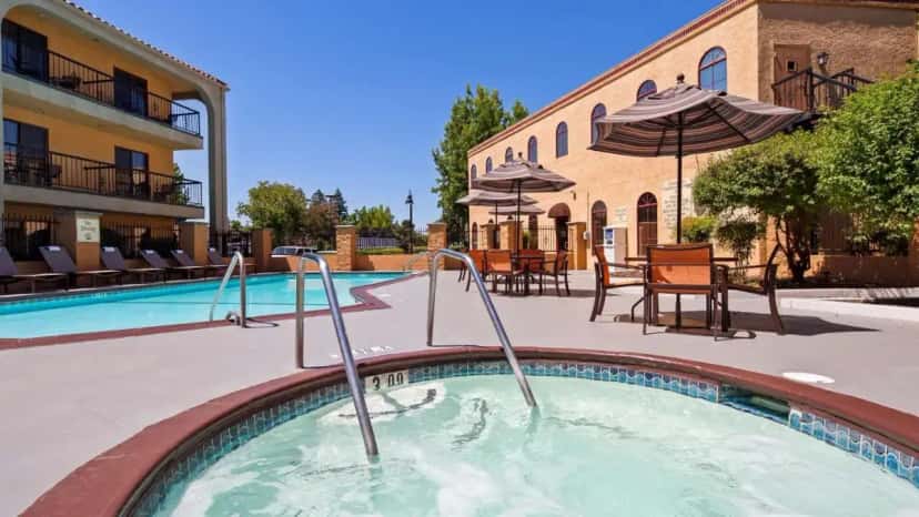 In-room hot tub at Best Western Plus Heritage Inn in Stockton, CA