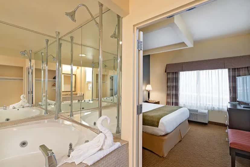 In-room hot tub at Best Western Plus Hershey in Hershey, PA