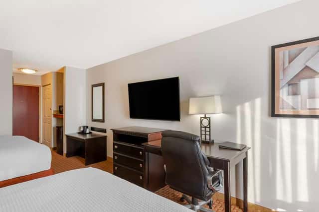Best Western Plus Hopewell Fort Lee — guest room