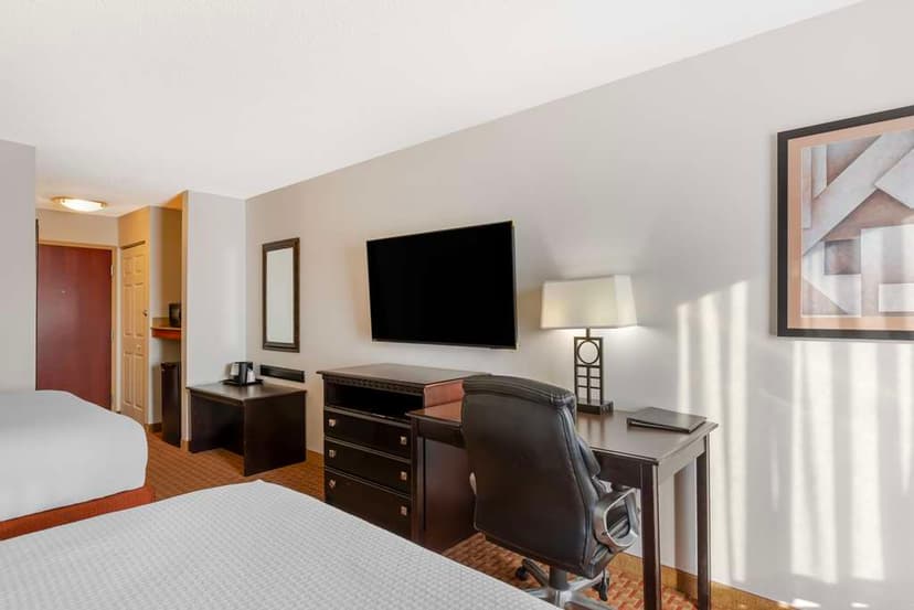 Hotels with jacuzzi in room in Hopewell