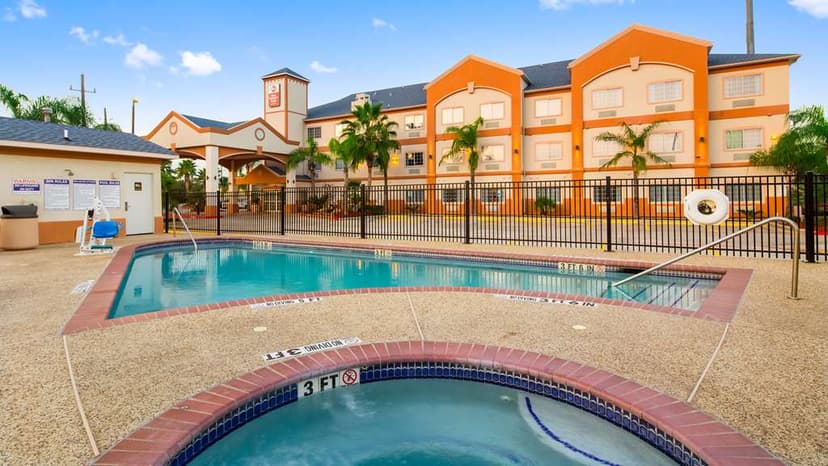 Hotels in Humble with a jacuzzi in the room