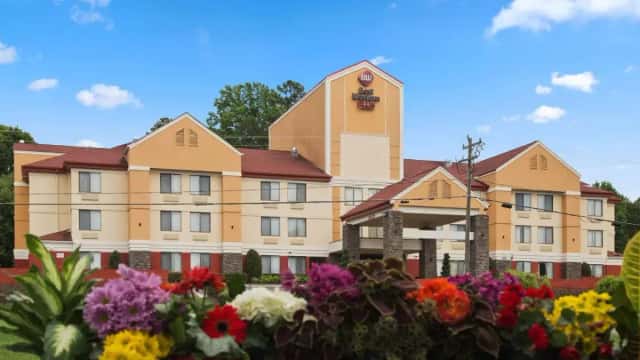Best Western Plus Huntersville Inn & Suites Near Lake Norman — guest room