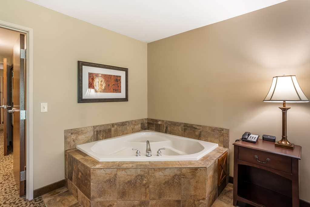 Deep soaking bathtub at Best Western Plus Intercourse Village Inn & Suites