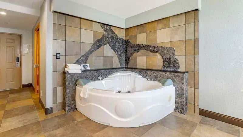 In-room hot tub at Best Western Plus Longbranch Hotel & Convention Center in Cedar Rapids, IA