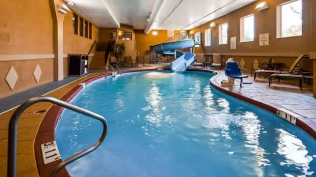 Best Western Plus Midwest Inn & Suites — guest room