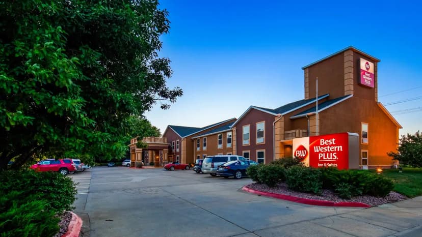 Hotels with jacuzzi in room in Salina