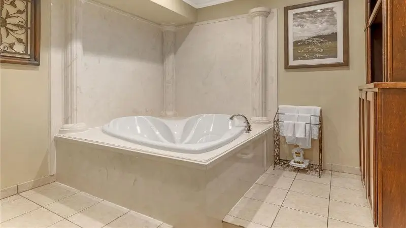 Best Western Plus Monica Royale Inn & Suites hotel photo 1 in Exit 93, Texas