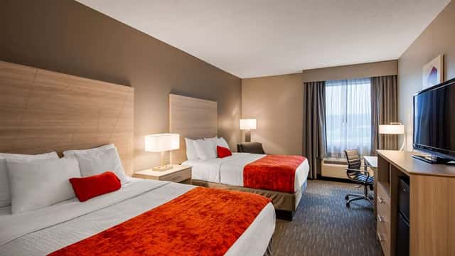 Best Western Plus New Cumberland Inn & Suites — guest room